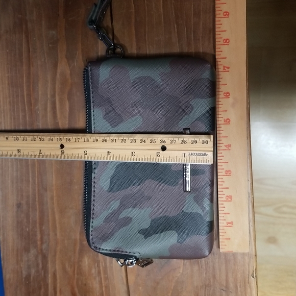 Steve Madden Wristlet - Picture 5 of 7